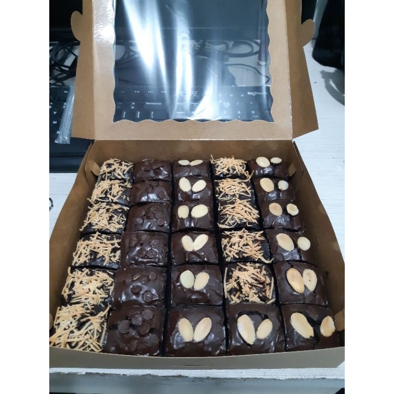 

FUDGY BROWNIES SEKAT