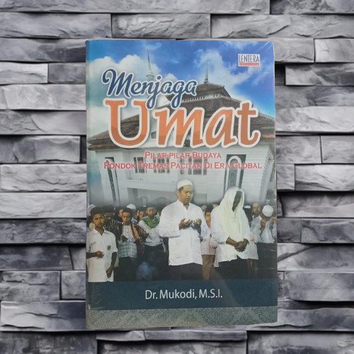Buku Menjaga Umat - Pilar Budaya Pondok Tremas Pacitan di Era Global - Mukodi LenteraKreasindo Ori
