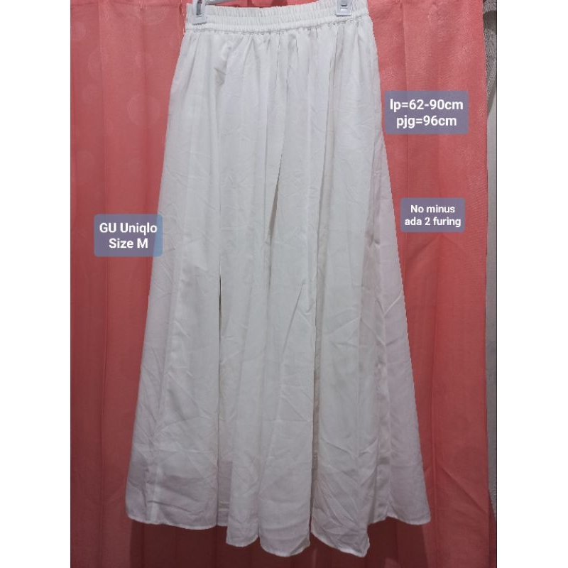 Rok Megar Putih GU Uniqlo