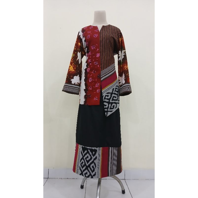 Blus Kombinasi Tenun Lurik Batik