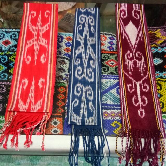 Syal Ikat Kepala Tenun Pua Motif Etnik Dayak Kalimantan