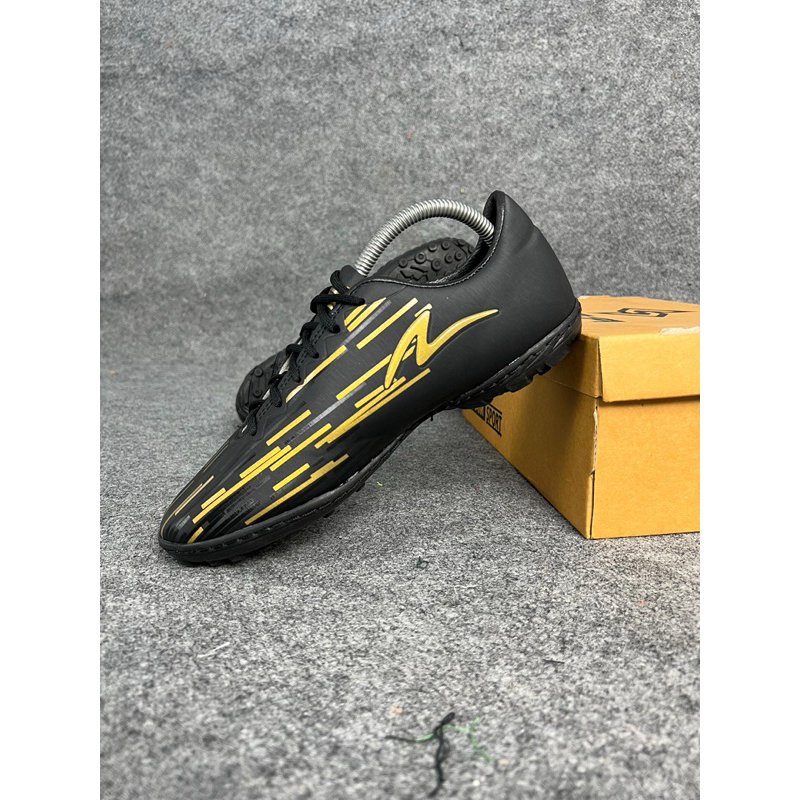 Sepatu Futsal Lightspeed reborn