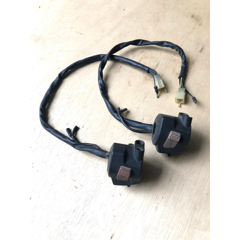 saklar holder kanan tiger revo original