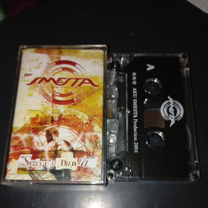 Kaset Smesta - Senyum Dunia