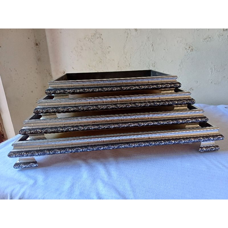 

box hantaran pernikahan //kotak seserahan//box seserahan pernikahan mewah 1 set is 4 kotak + 4 mika hias siku