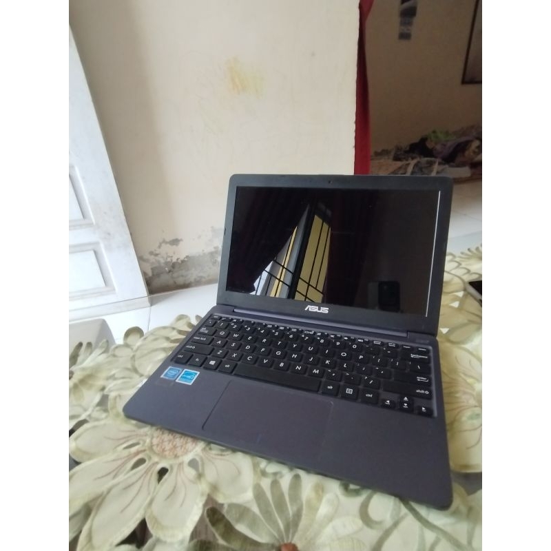 ASUS VIVOBOOK E203NAH (SECOND)