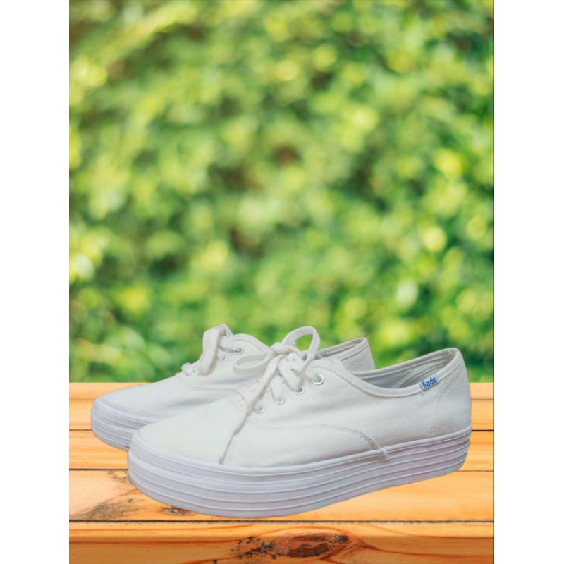 Sepatu Keds Triple Canvas Putih Original Preloved