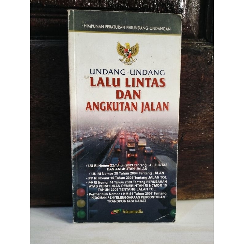 HIMPUNAN PERATURAN PERUNDANG-UNDANGAN - UNDANG-UNDANG LALU LINTAS DAN ANGKUTAN JALAN - UU RI NOMOR 2