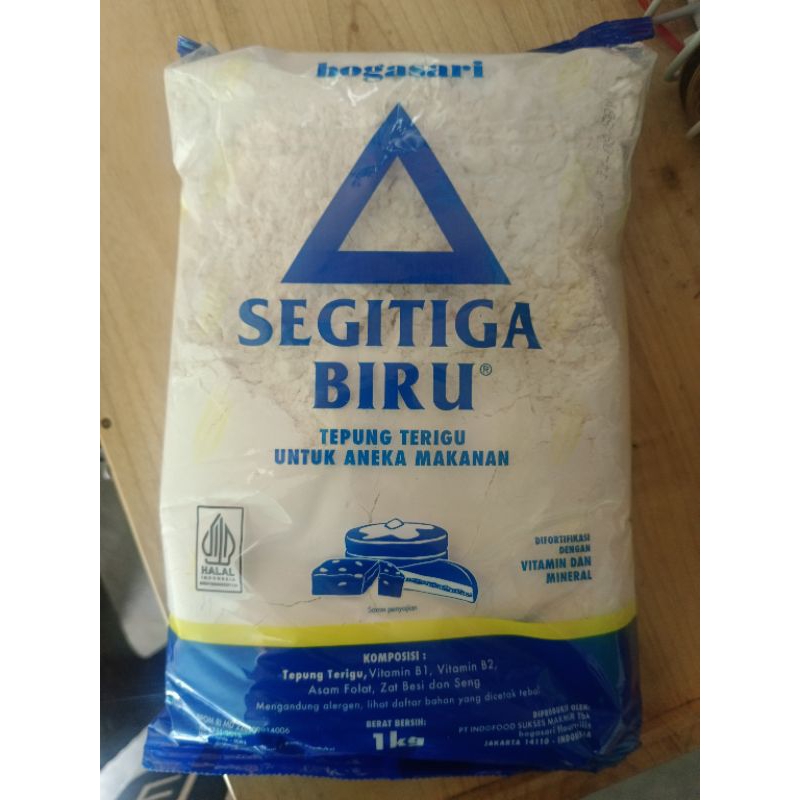 

Tepung Segitiga biru 1KG gratis Sendok
