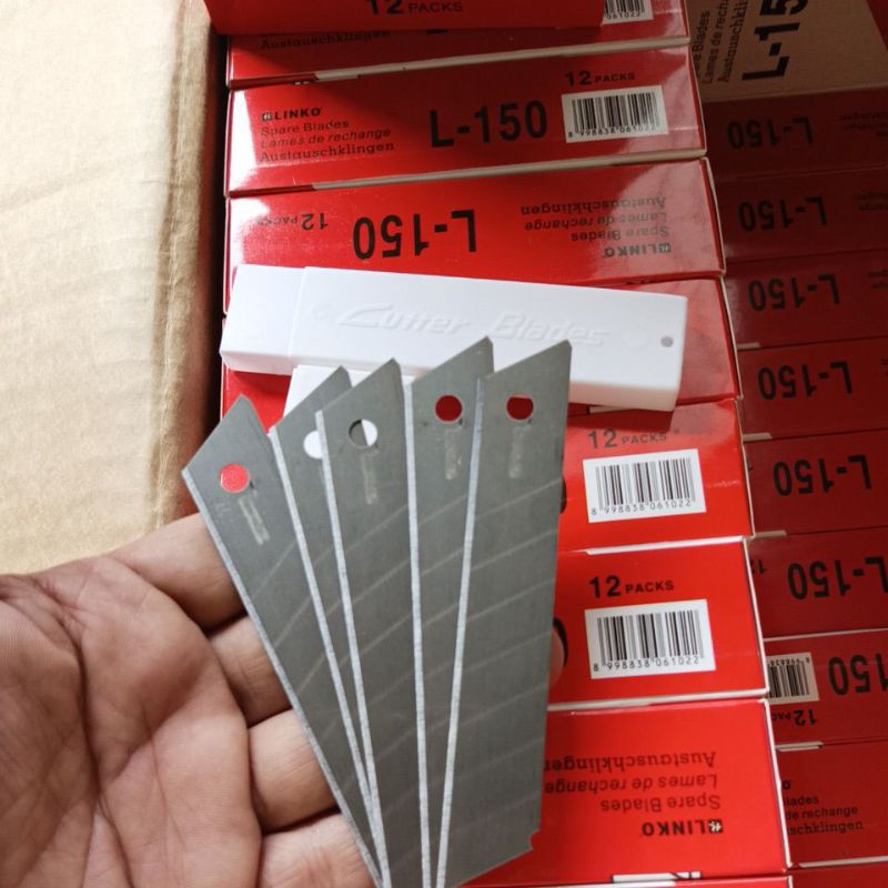 

isi cutter isi 5 pcs per kotak