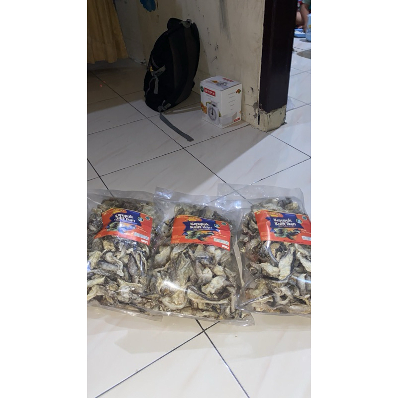 

Kerupuk kulit ikan patin