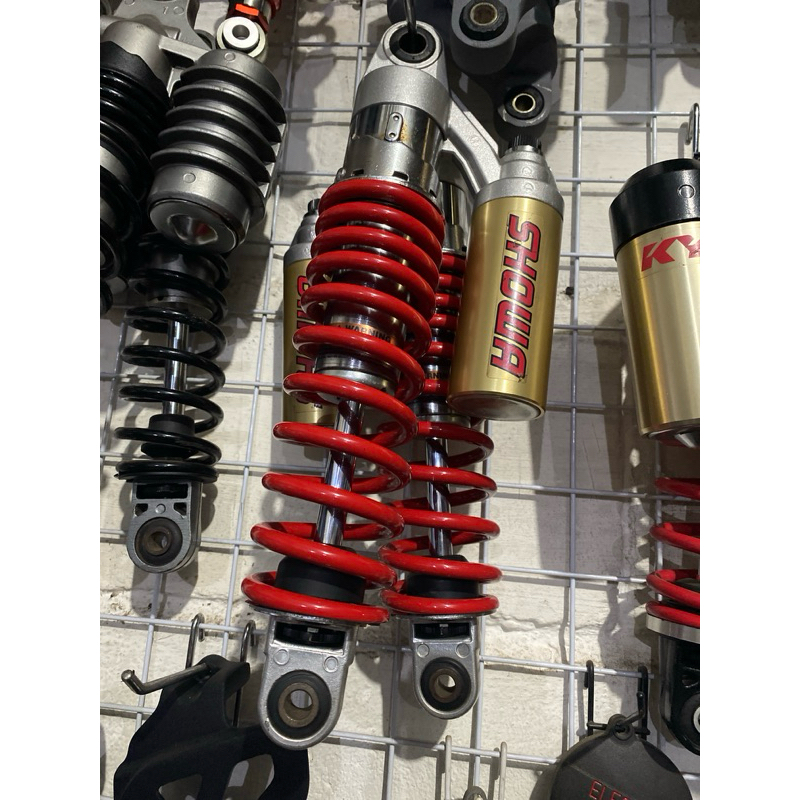 Shock skok belakng showa cb 1300sf original sudah rebound ukuran 32,5cm