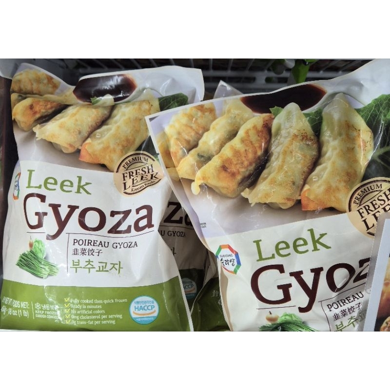 

Pangsit Daun Bawang Beku SURASANG GYOZA Leek Dumpling Frozen 454g - HK (Can Use Vegan / Dapat Untuk Vegetarian).