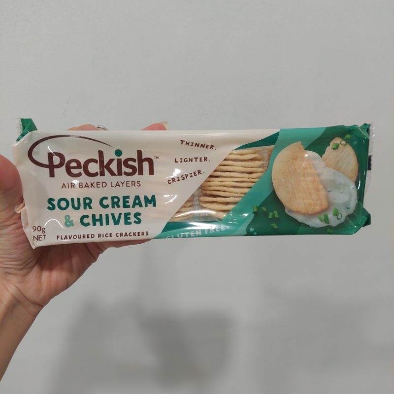 

PECKISH RICE CRACKERS SOUR CREAM & CHIVES GLUTEN FREE NO MSG LESS THAN 100 CALORIES PRODUCT OF AUTRALIA CAMILAN SEHAT DIPANGGANG AMAN UNTUK ANAK