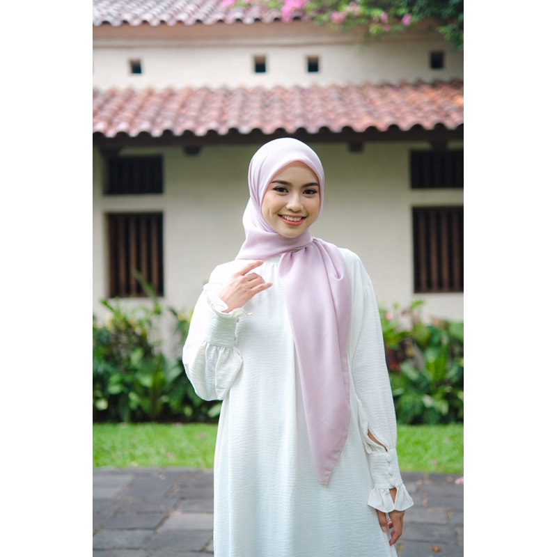 Azzahsa.Id-Alqeera Basic Plain malay DEFFECT (hijab segiempat poly cotton Bella Square)