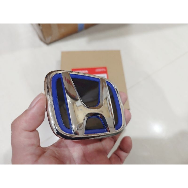 emblem hybrid fit gk5 pintu belakang