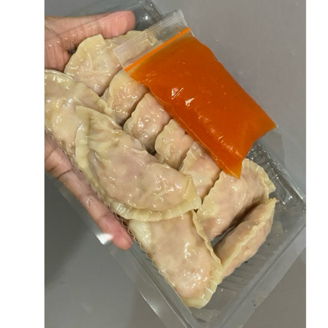 

GYOZA AYAM SAYUR FROZEN