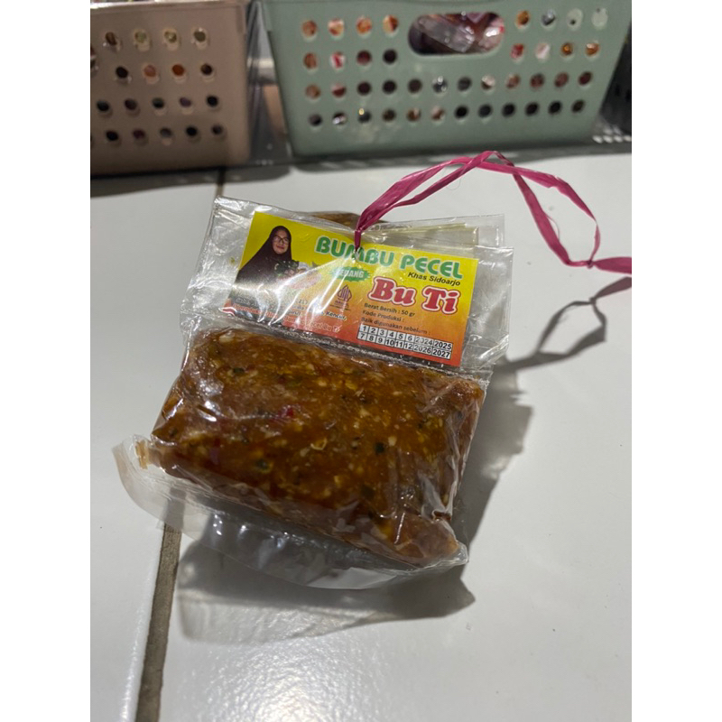 

Bumbu pecel Bu Ti Khas Sidoarjo. Bumbu Pecel Enak. Bumbu pecel pedas. Bumbu pecel murah