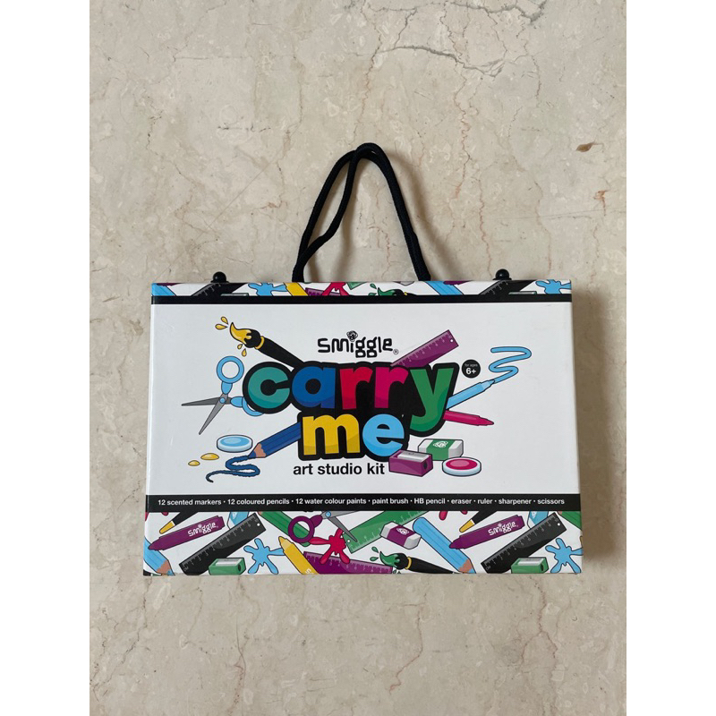 

Preloved Smiggle Carry Me Art Studio Kit