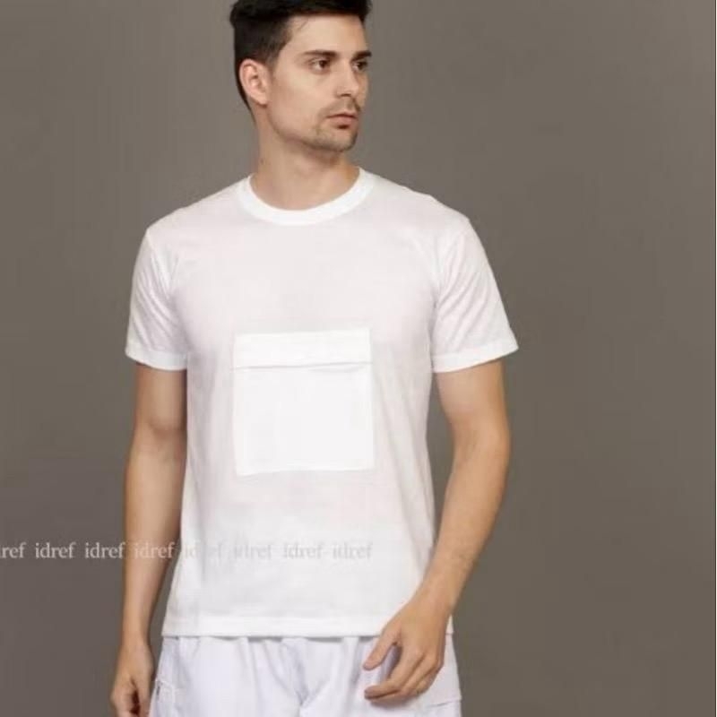 manset kaos haji ada kantong seleting.