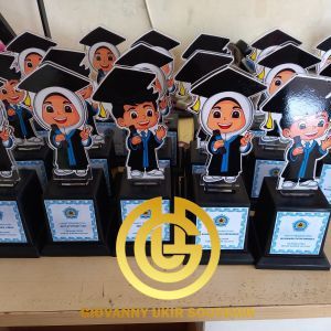 Piala Wisuda TK / piala acrylic /Piala Wisuda /Trophy