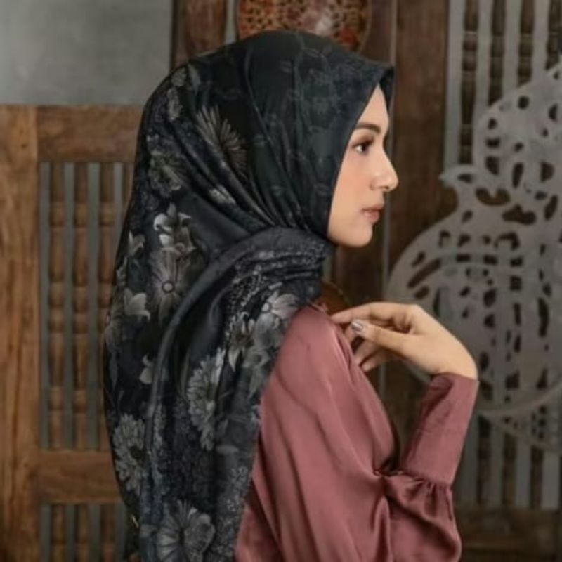 Heaven Lights Sandhya Scarf Black Preloved HL