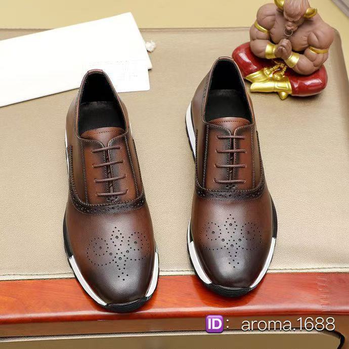 Sepatu kulit bisnis pria Berluti