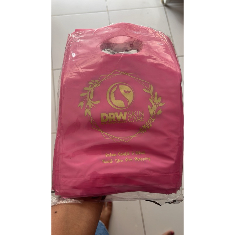 

Kresek Drw Skincare besar muat 3-5 paket