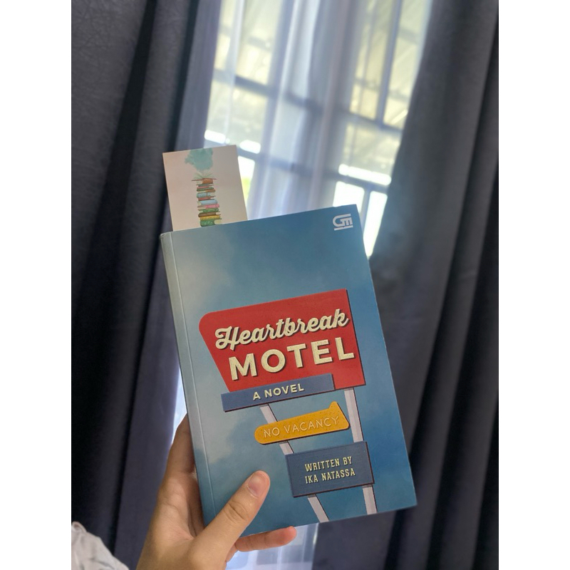 PRELOVED NOVEL HEARTBREAK MOTEL BY IKA NATASSA