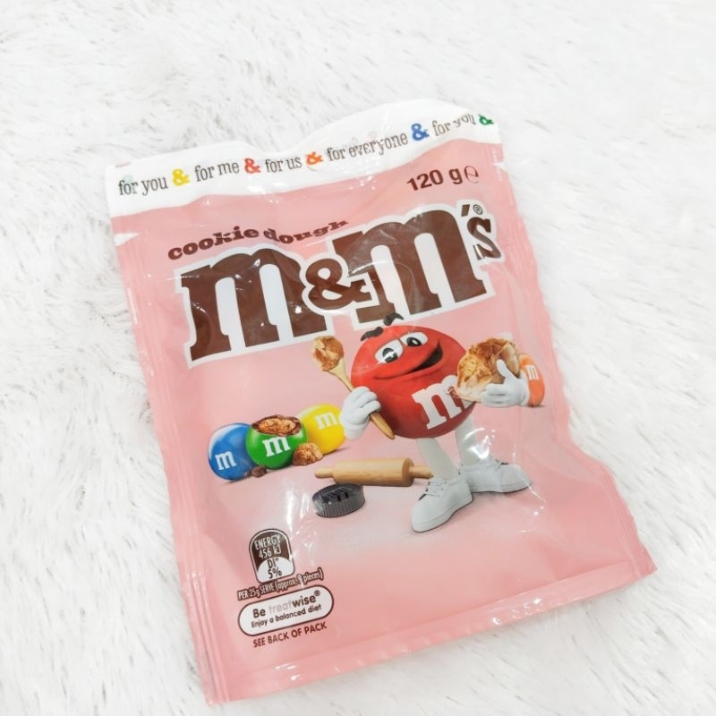 

Coklat M&M cookie dough flavoured