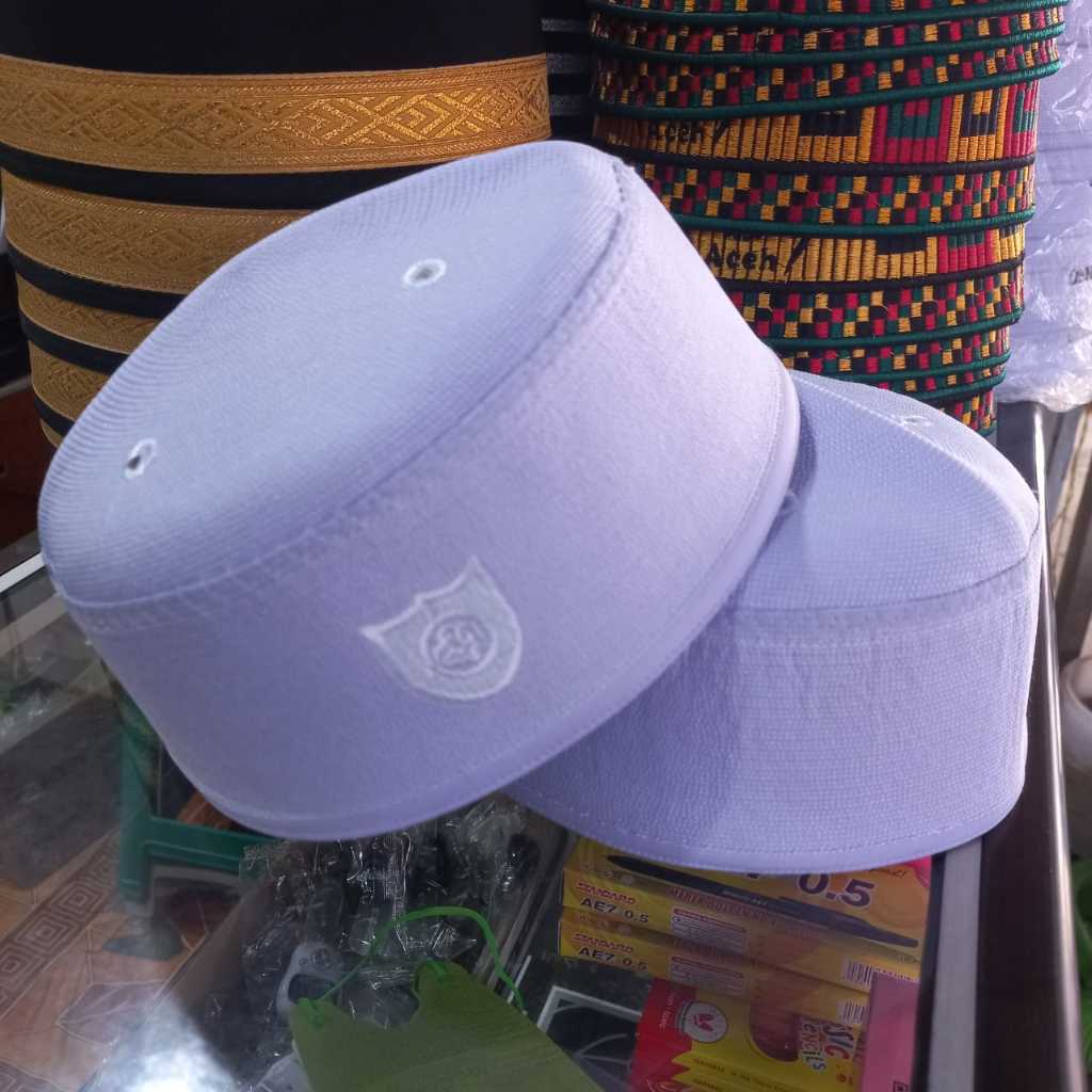 Peci Malaysia Putih Logo Putih