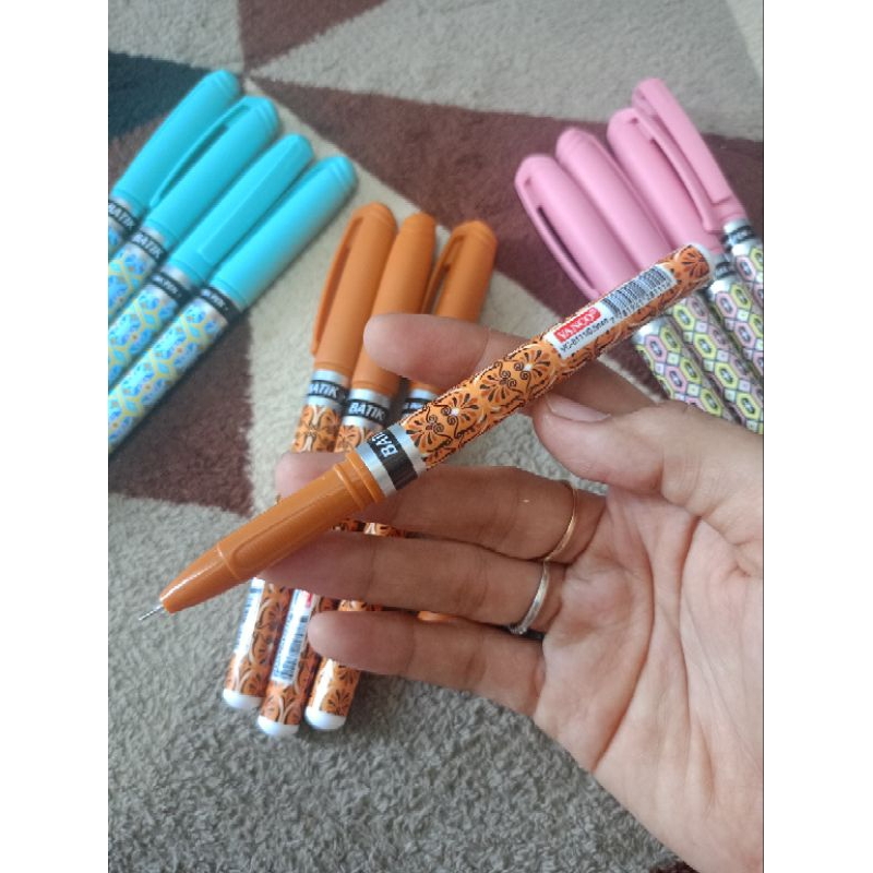 

Pen Gel / Bulpen Gel / Pena Gel Vanco 0.5 mm Motif Batik VC-8111