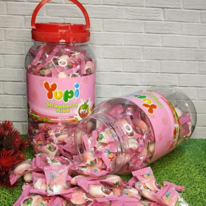

Permen Yupi Strawberry Toples Manis Enak - Yupi Candy - Food
