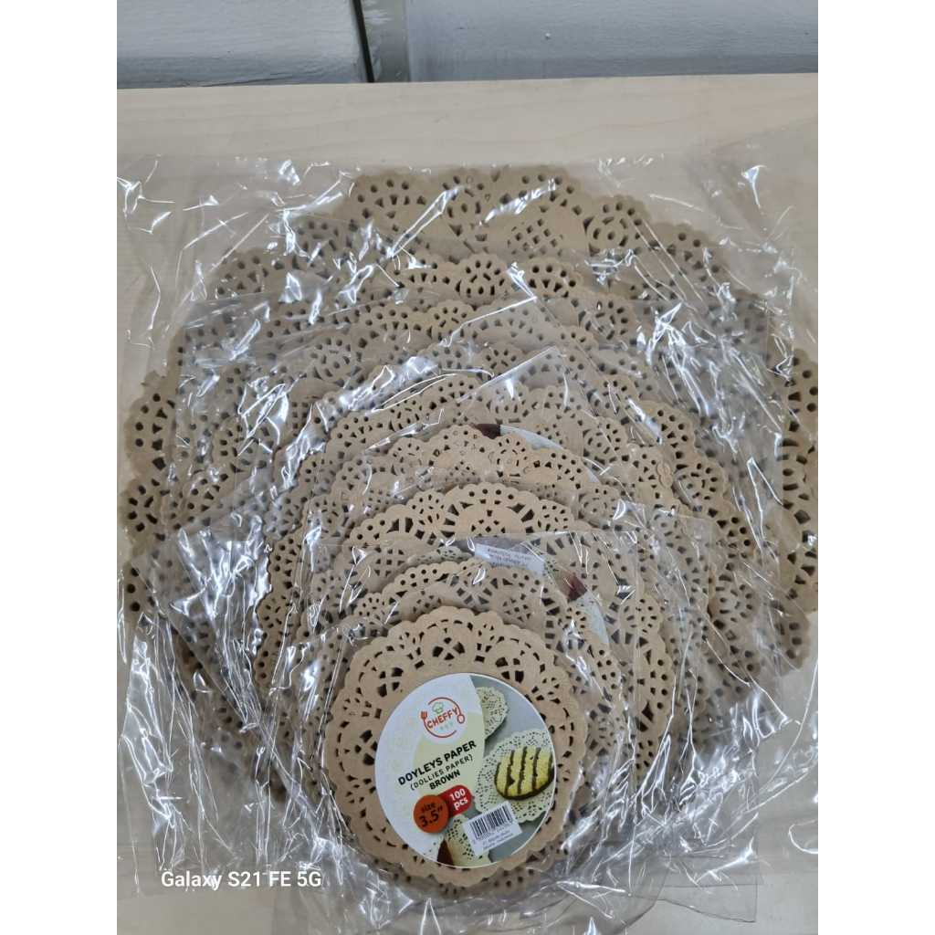 

CHEFFY DOLLIES PAPER COKLAT 5,5' ISI 100 PCS X 1, TATAKAN ALAS KUE TOPLES