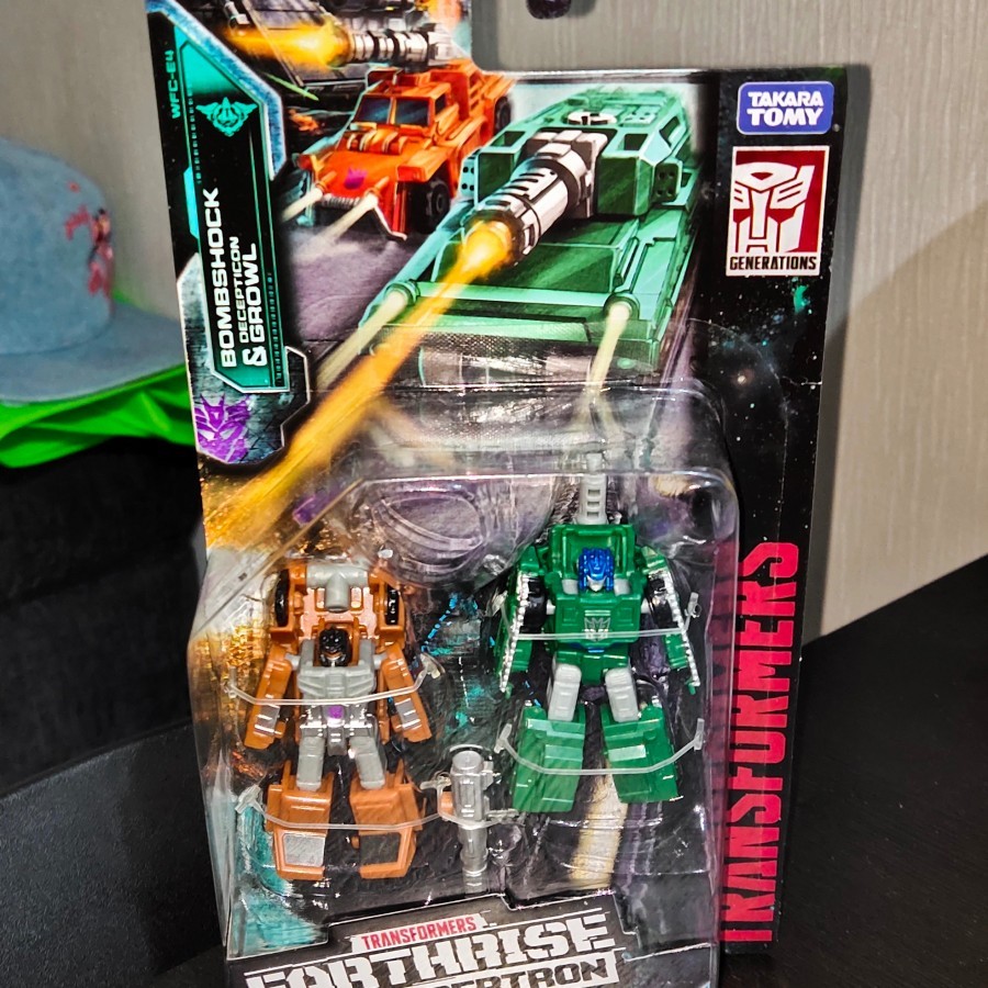 Transformers Earthrise legends class - Bombshock & Growl