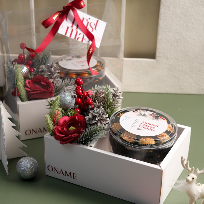 

CHRISTMAS HAMPERS | GIFTBOX NATAL | soft baked cookies | nastar premium full wijsman | almond cheese | kue kering