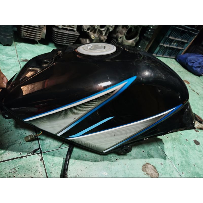 tangki tengki CBR 150 CC karburator barang masih bagus ORI bawaan copotan motor asli