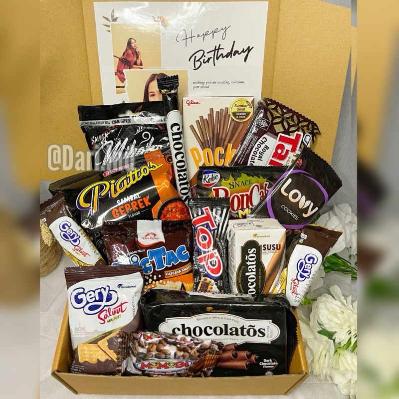 

HAMPERS BUKET SNACK BOX KADO VALENTINE / Kado Ulang Tahun / Kado Wisuda / Kado Untuk Cewek Cowok / Hadiah Ulang Tahun / Hadiah Wisuda / Kado Birthday / Kado Graduation / Kado Natal / Kado Hari Ibu / Kado Hari Guru / Buket Snack / Kado Sempro