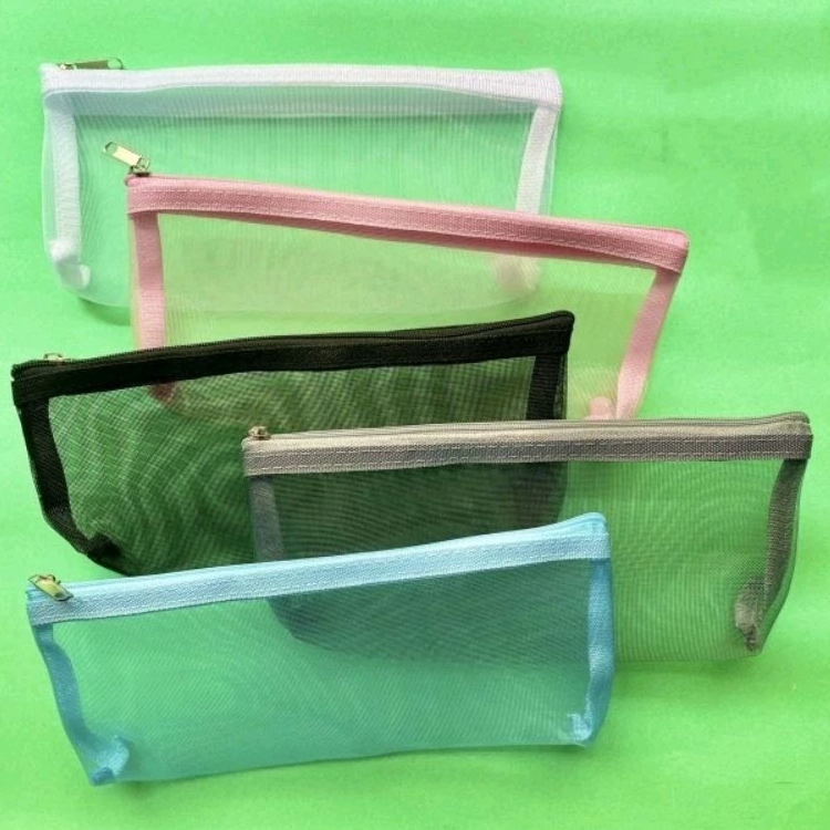 

KOTAK PENSIL ZIPPER TRANSPARANT 117 OVAL