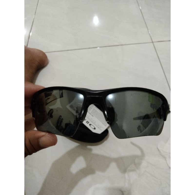kacamata Oakley legit