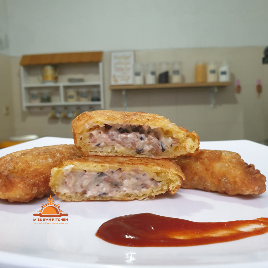 

Pastel Ragout Keju Miss Ifah Kitchen