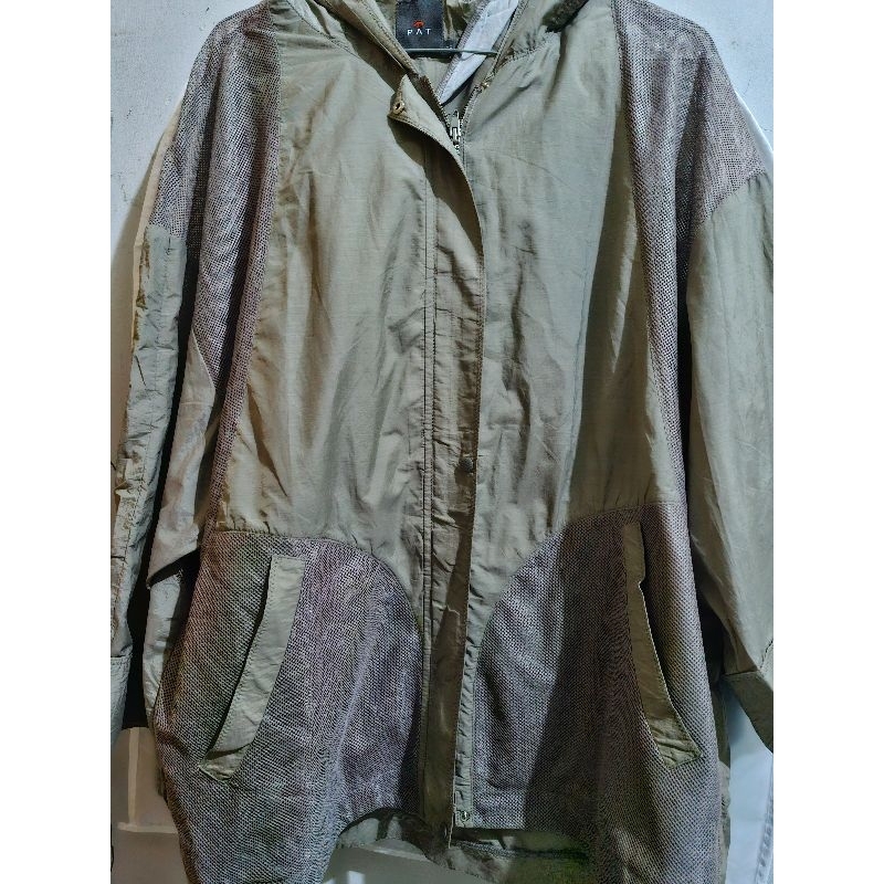 Preloved jaket running wanita PAT