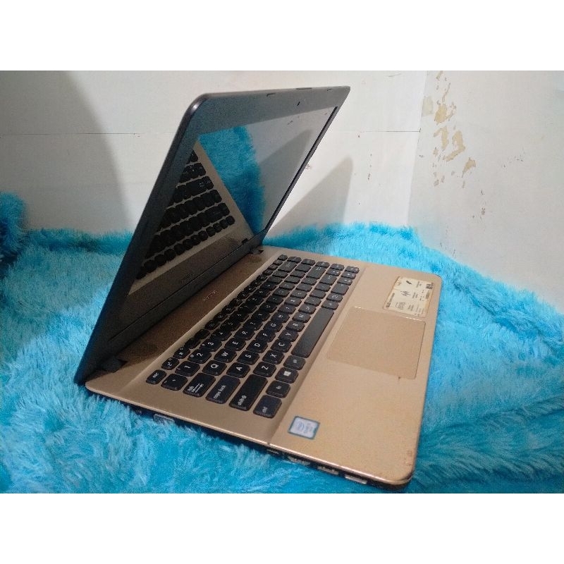 Laptop high kencang Asus x441u/core i5 gen6 ram4gb/hdd 500gb/Nvidia GeForce 920mx/2gb mantap