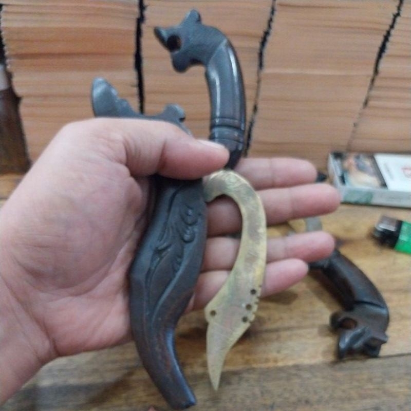 barang antik kujang kuningan siliwangi