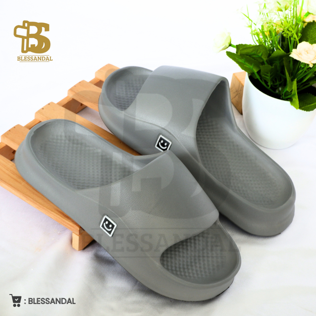 SANDAL SLOP PRIA WANITA/SANDAL SLOP KARET EVA SANDAL SLOP POLOS SMILE