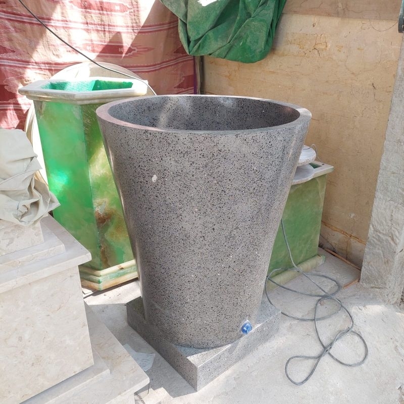 Gentong bak mandi marmer teraso hitam