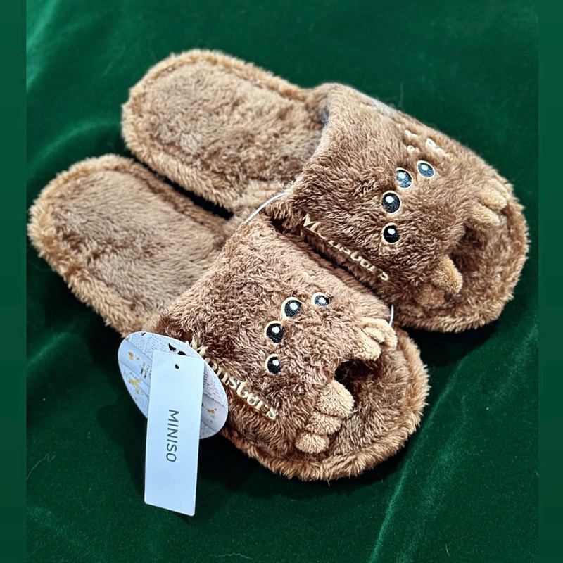 Harry Potter- The Harry Potter- The Monster Book of Monsters- Slipper