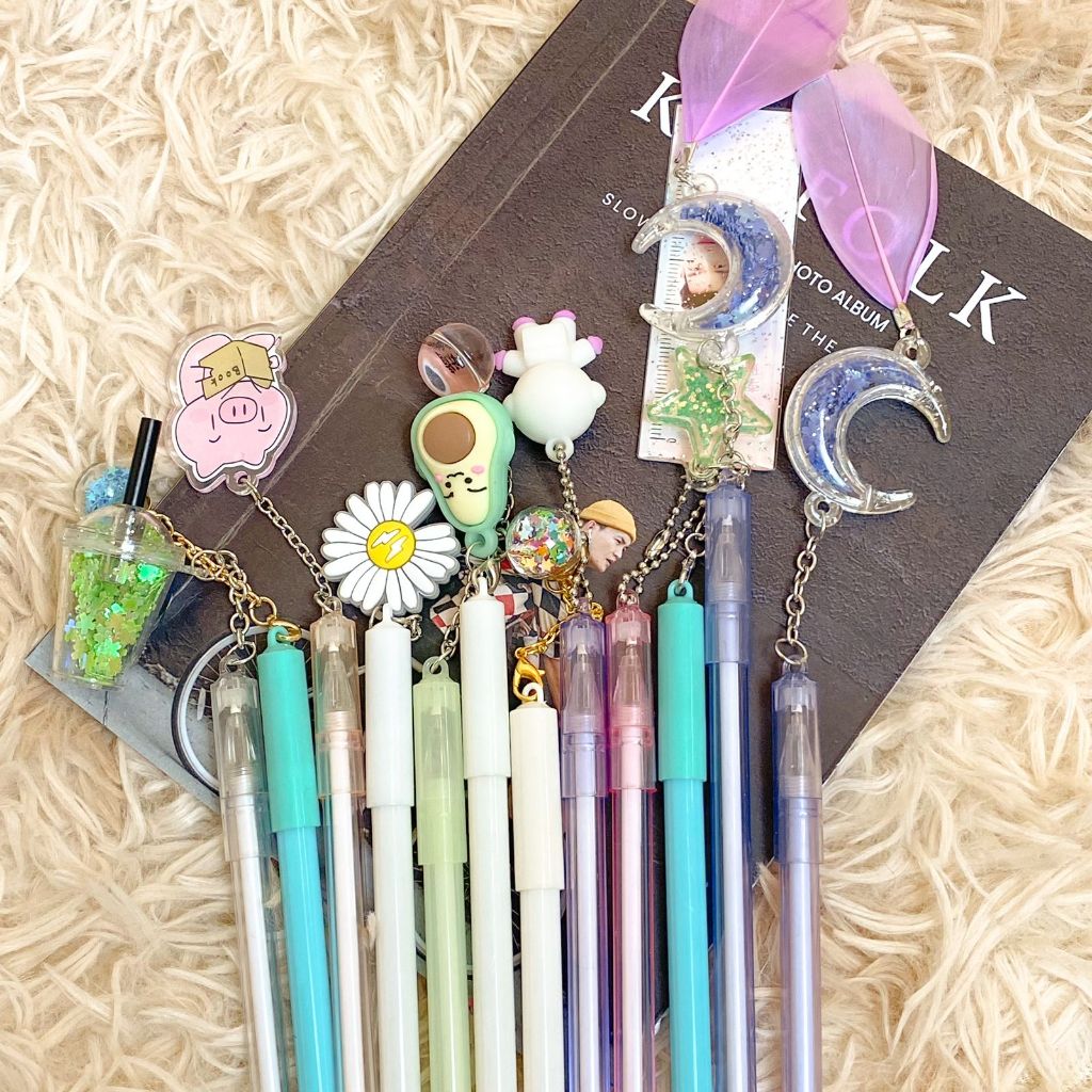 

1 Set / 1 Lusin / 12 Pcs Pen / Pulpen Gel Hitam Random Gantungan Bulan Sabit Moon Star Galaxy Idol Glitter Manik Bunga Souvenir Gift Merchandise Alpukat Hadiah Anak Dewasa COD Ready Stock