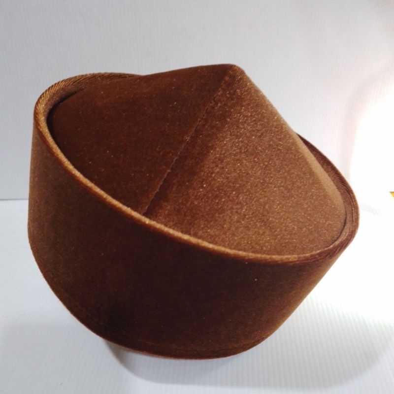 peci Mesir warna baru bahan bludru coklat