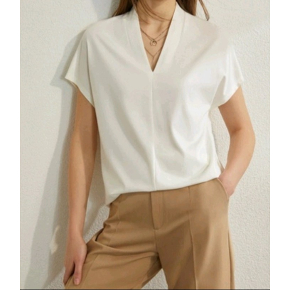 Kemeja Putih Lengan Pendek Wanita V neck